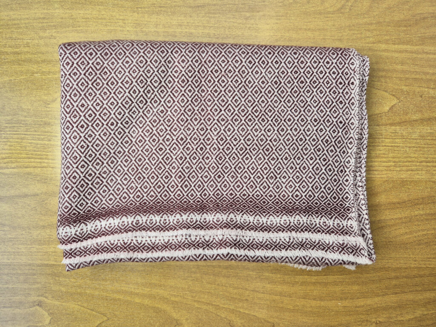 Handgewebter Stola in Terrakotta-Rot mit Rauten-Webmuster – LWH Nepal